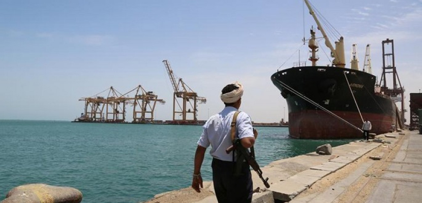 مسئول يمني: وصول أسلحة إيرانية إلى ميليشيا الحوثي عبر ميناء الحديدة