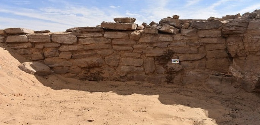بالصور.. الآثار: كشف 6 مقابر من عصر الدولة القديمة بقبة الهوا فى أسوان