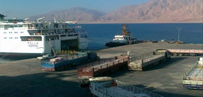تداول  ٥٣٣ طن بضائع و٩٠ شاحنة بميناء نويبع بجنوب سيناء