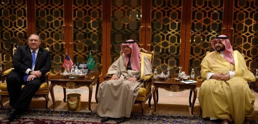 بالصور.. بومبيو يصل إلى الرياض ويعقد جلسة محادثات مع الجبير