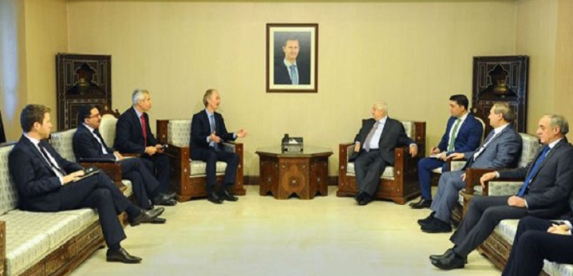وزير الخارجية السوري يبحث مع المبعوث الدولي العملية السياسية في البلاد