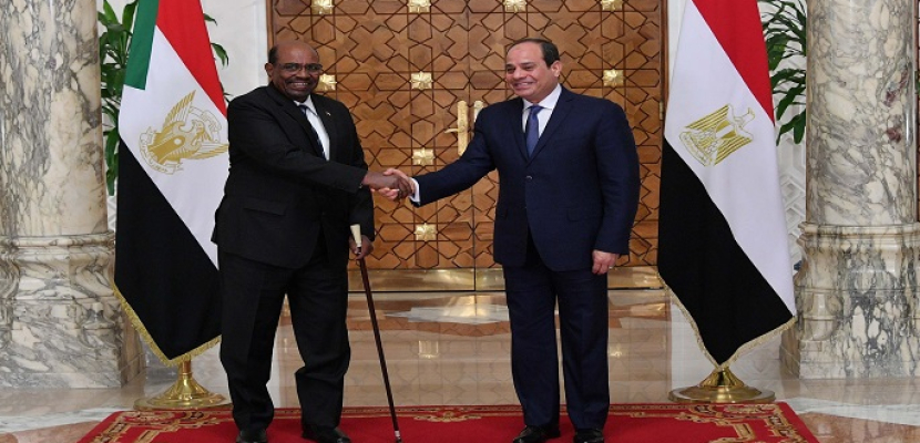 بالفيديو والصور.. الرئيسان السيسي والبشير يؤكدان قوة العلاقات بين مصر والسودان في مختلف المجالات