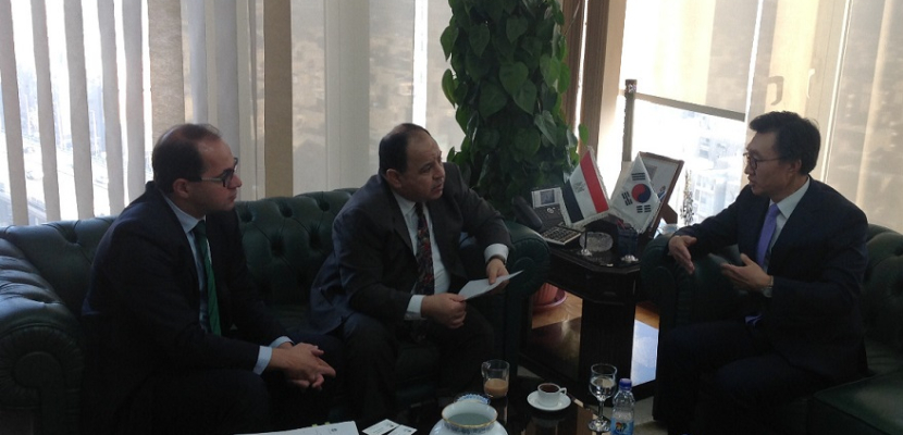 معيط يبحث مع السفير الكوري سبل زيادة الاستثمارات في مصر