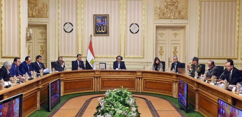 بالصور.. رئيس الوزراء يتابع تكليفات الرئيس بشأن تطوير وسائل النقل الجماعى بالإسكندرية
