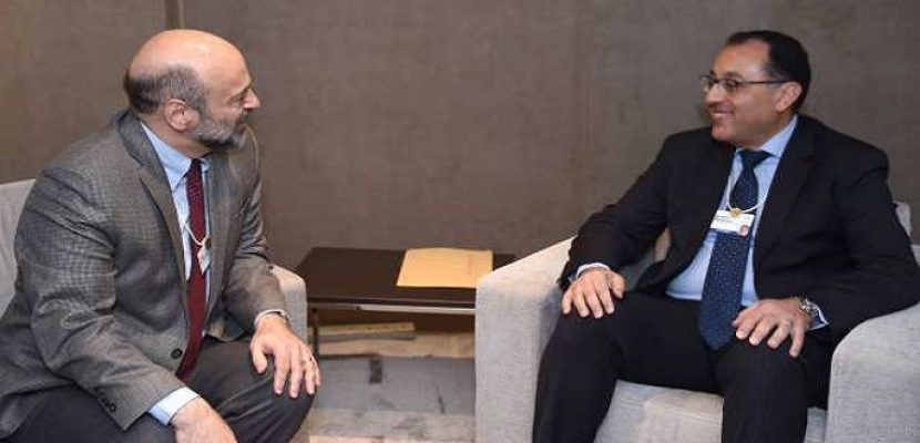 رئيس الوزراء يلتقي نظيره الأردني في دافوس