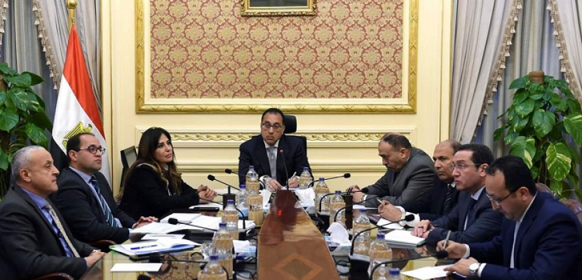 مصطفى مدبولى يعقد اجتماعاً مع لجنة مراجعة منظومة ترفيق وتخصيص الأراضى الصناعية