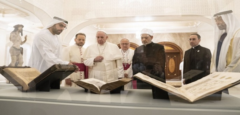 الإمام الأكبر وبابا الفاتيكان يدشنان عرض مقتنيات جديدة في متحف  “اللوفر أبو ظبي”