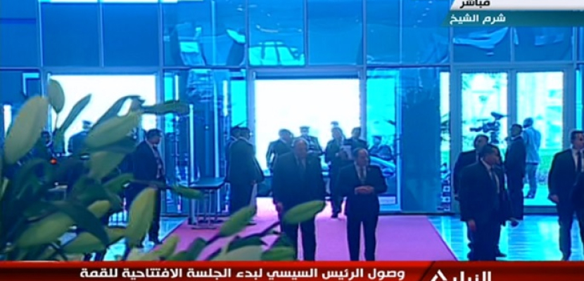 الرئيس السيسي يصل إلى مقر انعقاد القمة العربية الأوروبية في شرم الشيخ