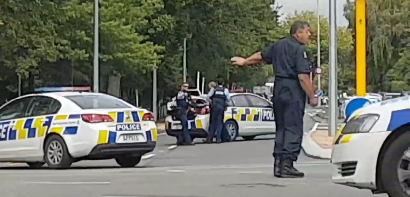 الشرطة النيوزيلندية توجه تهمة القيام بالعمل الإرهابي لمنفذ هجوم “كرايستشيرش”