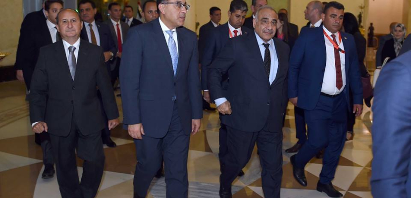 رئيس الوزراء يودع رئيس الوزراء العراقي بمطار القاهرة