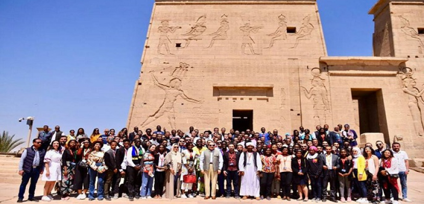 بالصور .. الرئيس السيسي يجرى حوارا تفاعليا مع الشباب العربي الإفريقي
