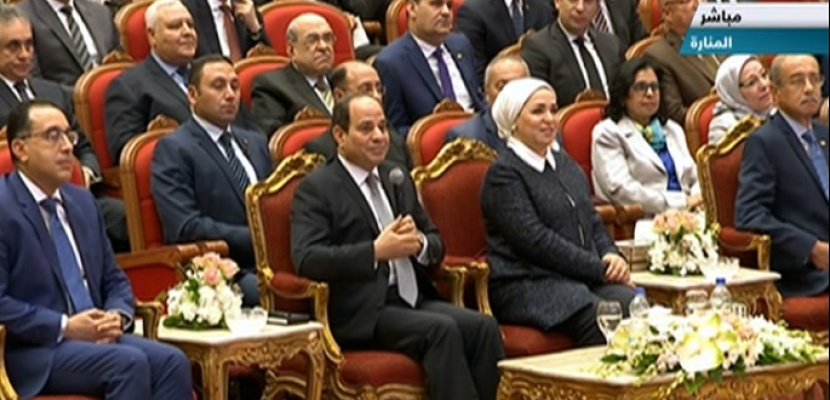 الرئيس السيسي يحيي جهود سيدات مصر لدورهن في نشر المحبة بين الناس