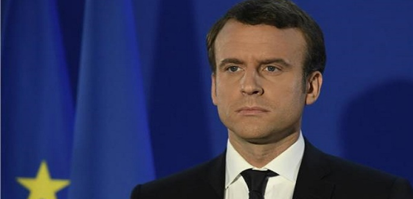 الرئيس الفرنسي يستقبل الرهائن المحررين بعد عملية عسكرية في بوركينا فاسو