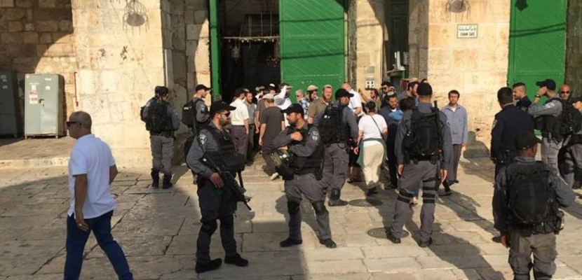 عشرات المستوطنين يقتحمون المسجد الأقصى بحراسة قوات الاحتلال