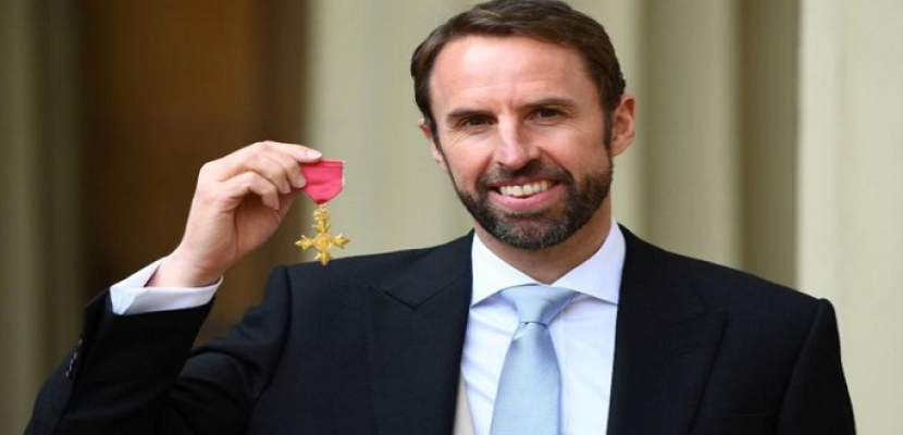مدرب منتخب إنجلترا ينال وسام الإمبراطورية البريطانية في قصر بكنجهام