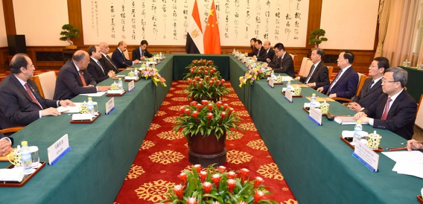 بالصور.. الرئيس السيسي يلتقي رئيس المجلس الوطني للمؤتمر الاستشاري السياسي للشعب الصيني