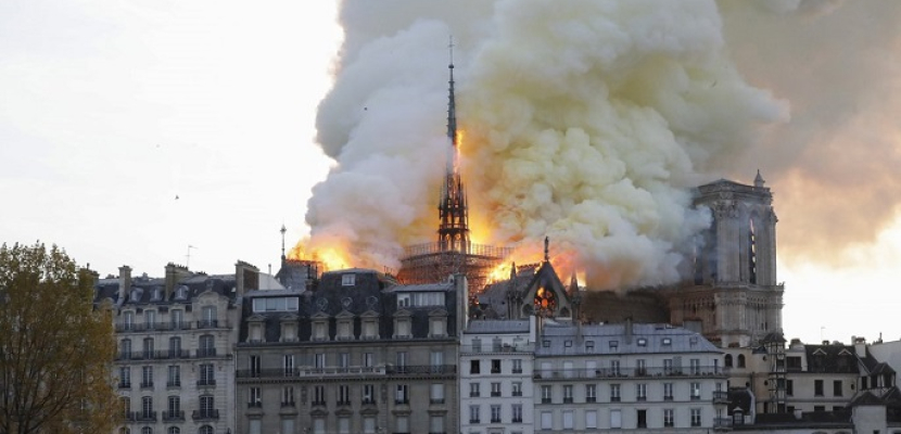 وزير الأوقاف: نشعر بالأسى لحريق كنيسة نوتردام في باريس