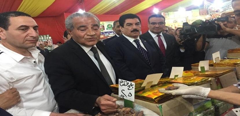 بالصور.. وزير التموين ومحافظ القليوبية يفتتحان معرض (أهلا رمضان) بشبرا الخيمة