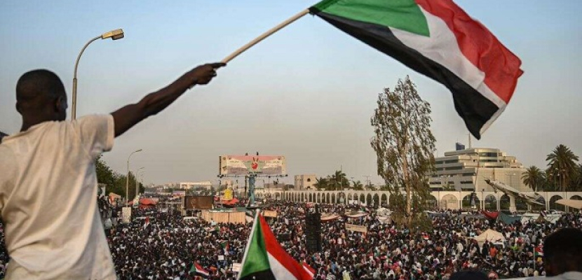 “العسكري السوداني” يُعلق المفاوضات مع المحتجين ..والمعارضة تعلق:”قرار مؤسف”