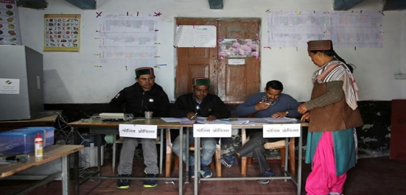 استطلاع لآراء الناخبين بالهند يشير إلى فوز ساحق لرئيس الوزراء مودي