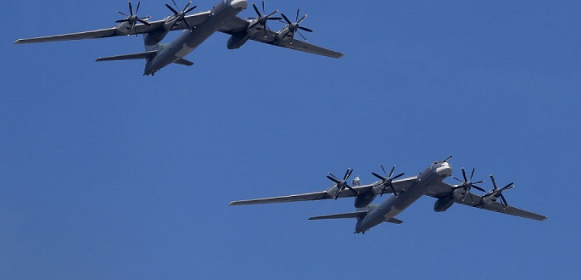 الدفاع الروسية: مقاتلات أمريكية ترافق طائرات روسية أثناء تحليق دوري في بعض النقاط الجوية