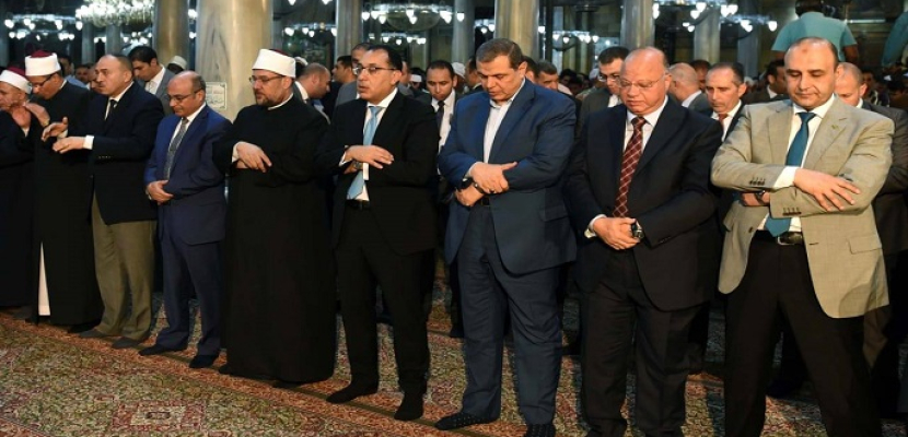 بالصور.. نيابة عن الرئيس السيسي.. رئيس الوزراء يحضر صلاة الجمعة الأخيرة من رمضان بمسجد الحسين