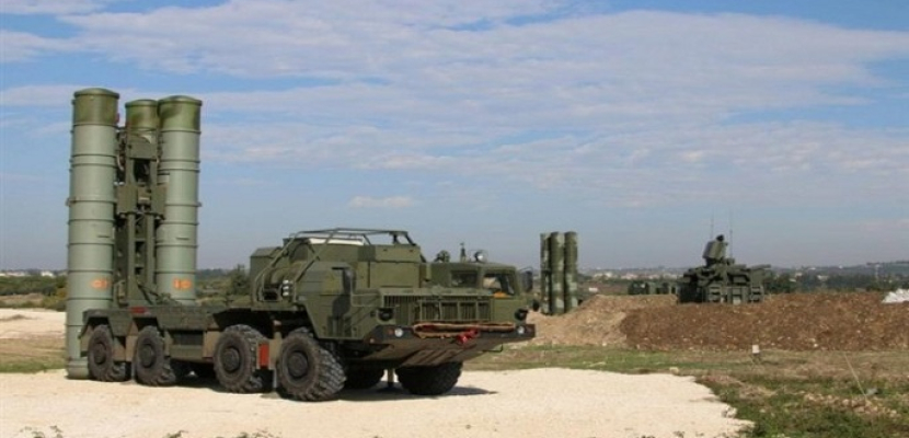 الدفاعات الجوية الروسية تتصدى لقذائف صاروخية اطلقت على قاعدة حميميم قرب اللاذقية