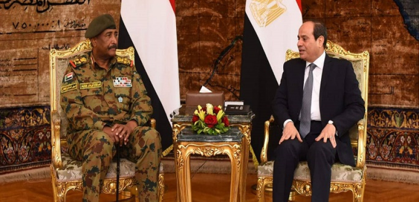 بالصور.. السيسي والبرهان يتفقان على أولوية دعم إرادة الشعب السوداني واختياراته