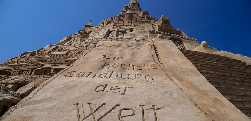 أكبر قلعة مبنية من الرمال في ألمانيا تدخل موسوعة جينيس