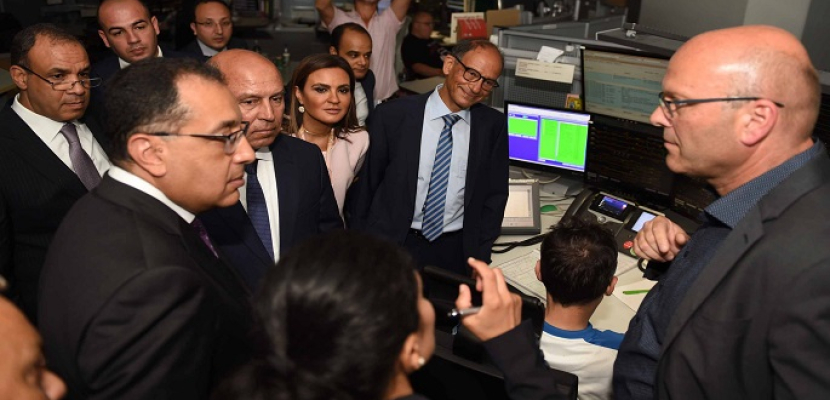 بالصور.. رئيس الوزراء يزور مركز التحكم والتشغيل الآلى للسكك الحديدية في برلين