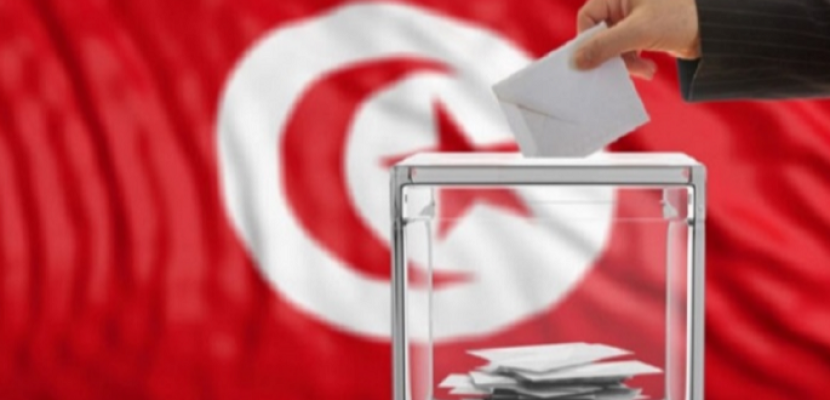 رئيس هيئة الانتخابات بتونس : هناك فئة غيرت مراكز اقتراعها لإحداث شوشرة في استفتاء الدستور
