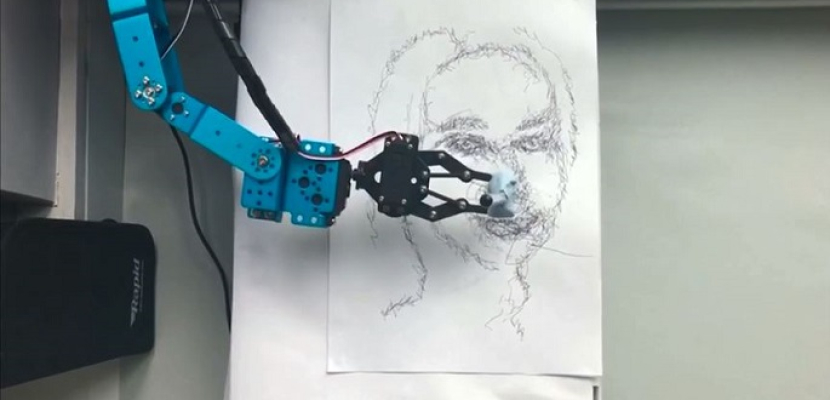 معرض للوحات فنية رسمها روبوتات الذكاء الصناعى فى بكين