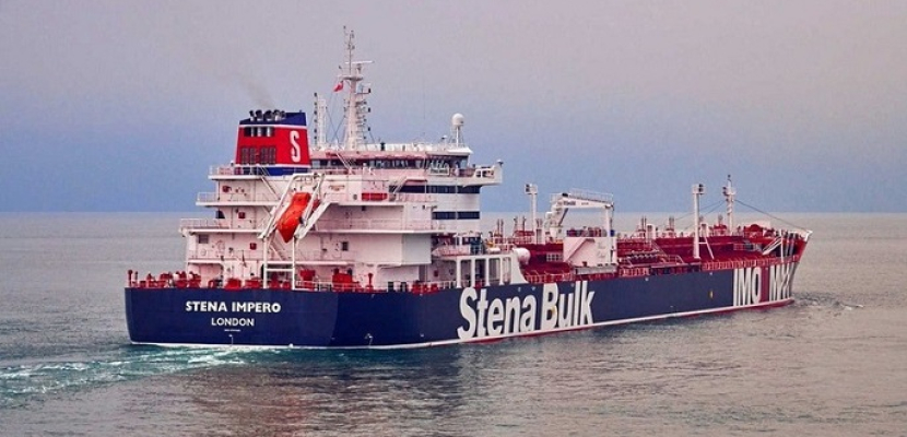 إيران تنقل الناقلة البريطانية المحتجزة إلى ميناء بندر عباس بطاقهما المكون من 23 شخصاً