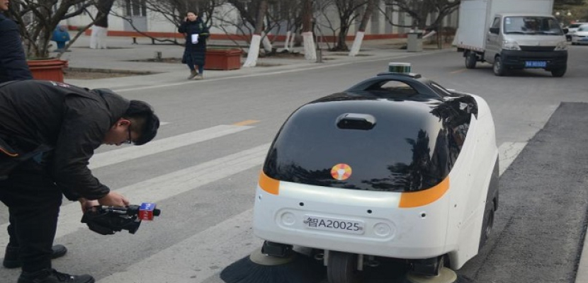 روبوتات بتكنولوجيا الجيل الخامس لتنظيف شوارع الصين