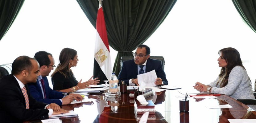 بالفيديو- رئيس الوزراء يلتقي وزيرة الاستثمار.. ويؤكد أهمية إبراز دور مصر خلال مؤتمر “أفريقيا 2019”
