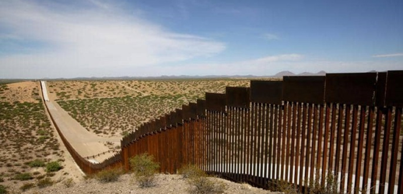 ترامب يتعهد بمضاعفة طول الجدار الحدودي مع المكسيك حتى نهاية العام