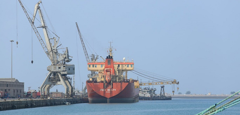 الحكومة اليمنية تسمح بدخول مزيد من سفن نقل الوقود إلى ميناء الحديدة