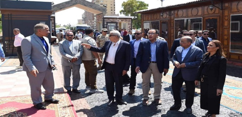 بالصور..رئيس الوزراء يتفقد مشروع شارع مصر بالمنيا .. ويطالب بالاهتمام بالنظافة والصيانة
