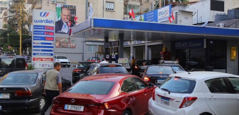صحف لبنانية: أزمة البنزين تهدد بحرق الاستقرار في البلاد