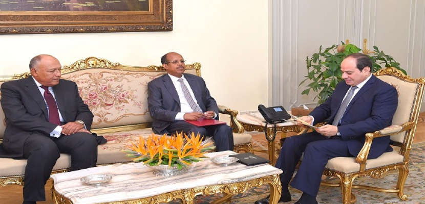 بالصور.. الرئيس السيسي يتسلم رسالة من رئيس جيبوتي تتعلق بالتعاون المشترك