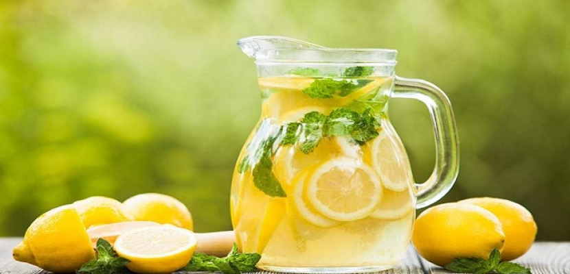 شرب ماء الليمون يساعد في إنقاص الوزن