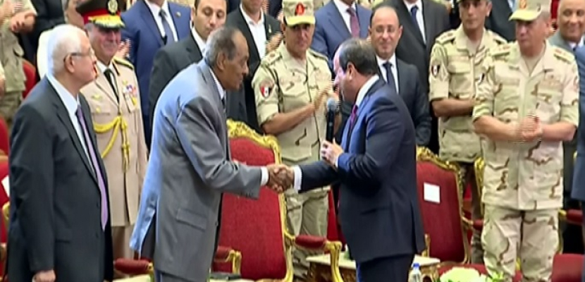 الرئيس السيسي يكرم الفريق عبد رب النبي حافظ والمشير حسين طنطاوي لبطولتهما خلال حرب أكتوبر