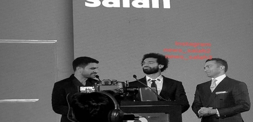 بالصور .. محمد صلاح يفوز بجائزة رجل العام من مجلة “GQ “.. ويهديها للمصريين
