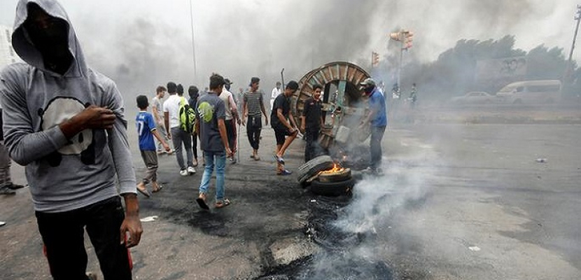 إضراب عام بعدد من محافظات العراق وحريق بوسط بغداد