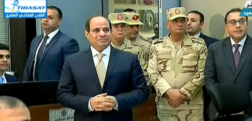 بالصور.. الرئيس السيسي يتفقد أنفاق 3 يوليو وغرفة التحكم الرئيسية جنوب بورسعيد