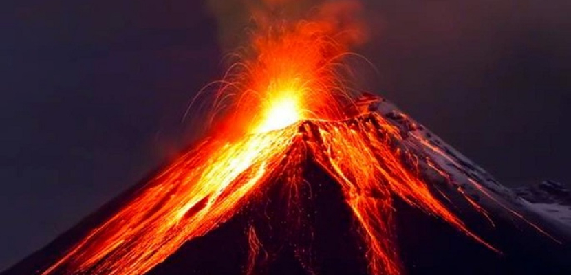بركان “بيتون دي لا فورنيز” الفرنسي يثور لأول مرة هذا العام