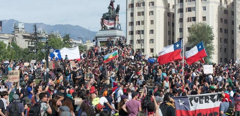 رئيس تشيلي يدين انتهاكات الشرطة بعد أسابيع من التظاهرات