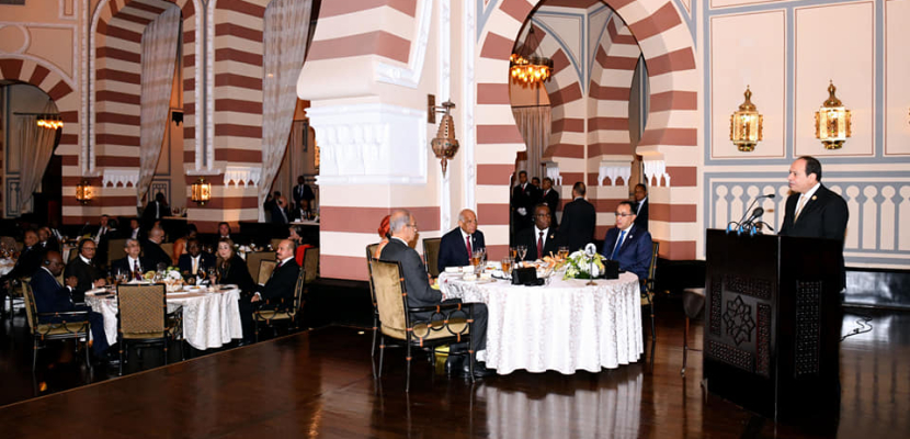 بالفيديو والصور..الرئيس السيسي يقيم مأدبة عشاء لرؤساء الدول والوفود المشاركة بـ”منتدى أسوان”