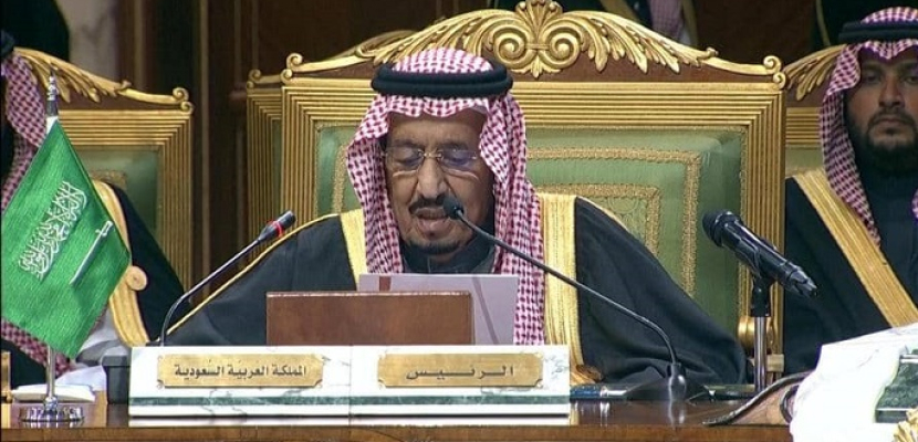 انطلاق أعمال القمة الخليجية بالرياض.. والملك سلمان يؤكد أنه على منطقة الخليج أن تتحد في مواجهة إيران
