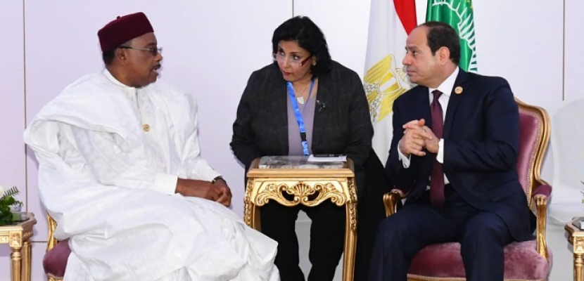 السيسي يلتقي رئيس النيجر على هامش منتدى السلام في أسوان